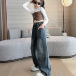 Girls' trendy low-waisted cargo pants with pockets. Wide-leg, loose-fitting cotton long pants for casual everyday wear.