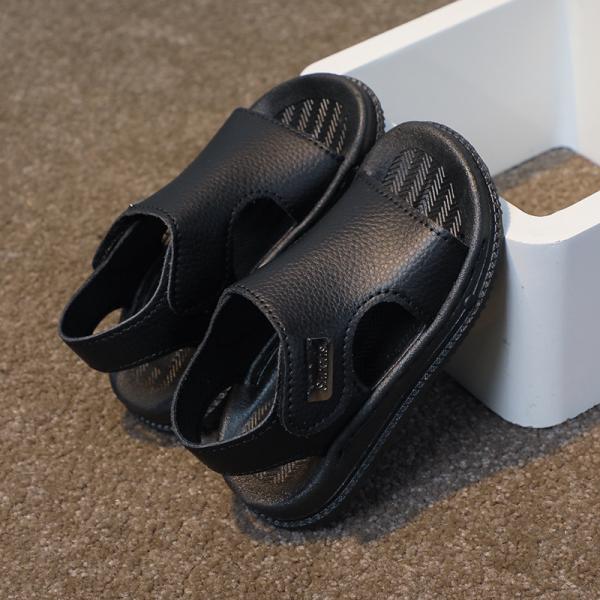 زوج من الصنادل للبنات والأولاد، محبوكة ومصنوعة من مواد عالية الجودة