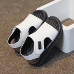 زوج من الصنادل للبنات والأولاد، محبوكة ومصنوعة من مواد عالية الجودة