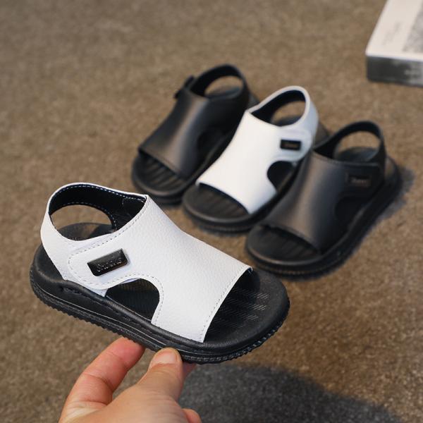 زوج من الصنادل للبنات والأولاد، محبوكة ومصنوعة من مواد عالية الجودة