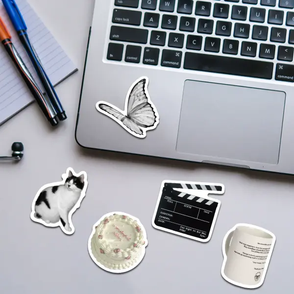 استكشف مجموعة ستيكراتنا المصممة بعناية لتعبّرعن شخصيتك و اهتماماتك