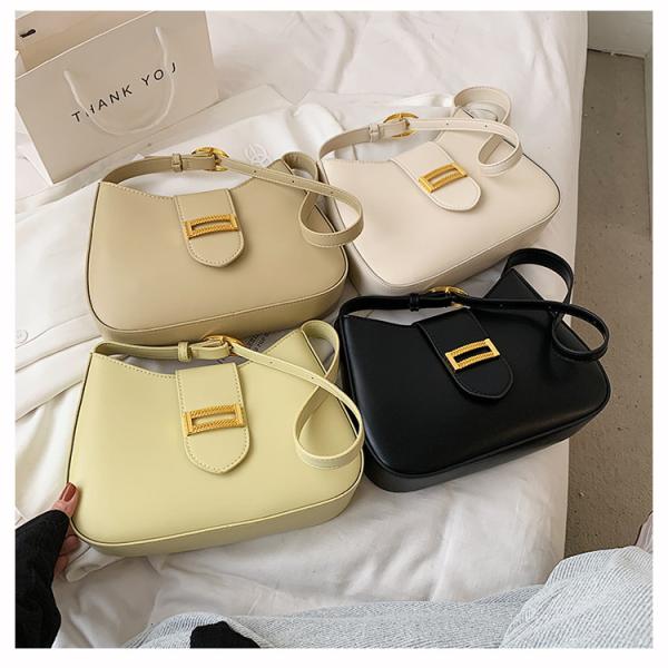 elegant handbag in four multi-colored colors. A luxurious touch to every look. Elevate your elegance with this classic bag, carefully designed to combine simplicity and elegance