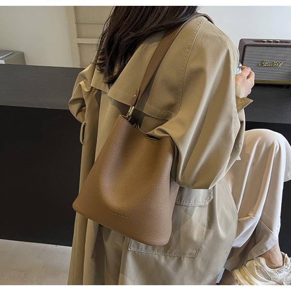 Bucket bags with a wallet are designed in a modern style that combines practicality and elegance. The bags feature a top drawstring design for easy closure.