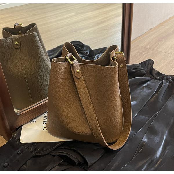 Bucket bags with a wallet are designed in a modern style that combines practicality and elegance. The bags feature a top drawstring design for easy closure.