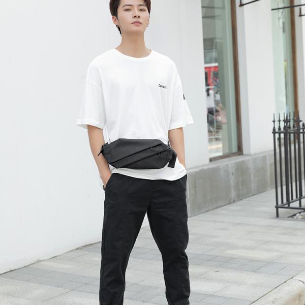 This crossbody bag features an innovative design and a stylish look. Made of durable material in a dark black color