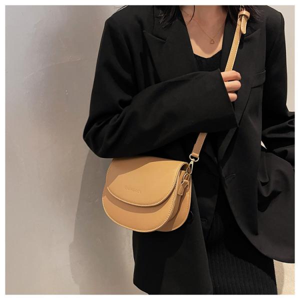 Genuine leather crossbody bag, practical elegance with a classic design