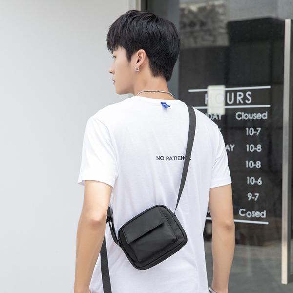 حقيبة كتف صغيرة استمتع بالبساطة والأناقة مع هذه الحقيبة الكتف الصغيرة المصممة لتناسب نمط الحياة السريع