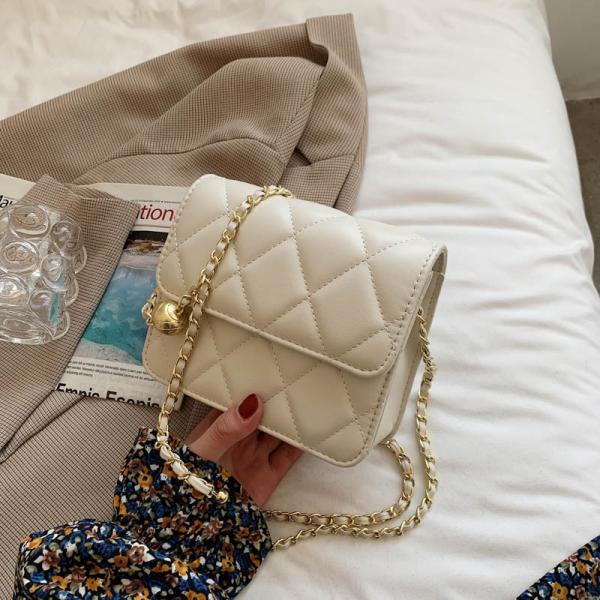 luxurious gold chain lined handbag that suits your taste