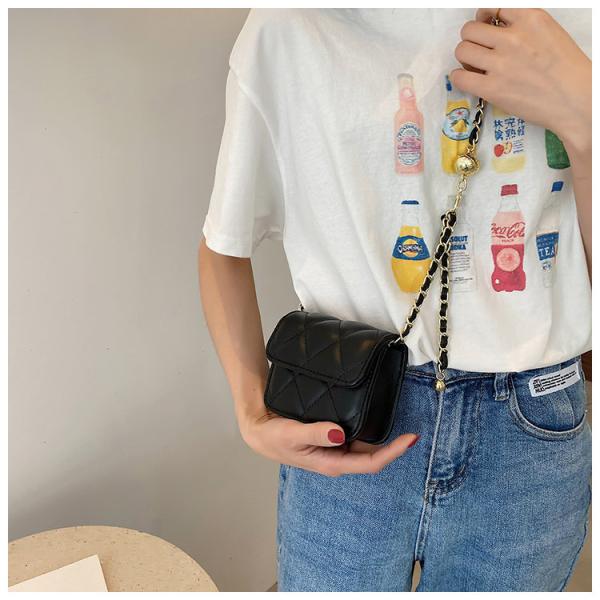 luxurious gold chain lined handbag that suits your taste