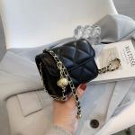 luxurious gold chain lined handbag that suits your taste