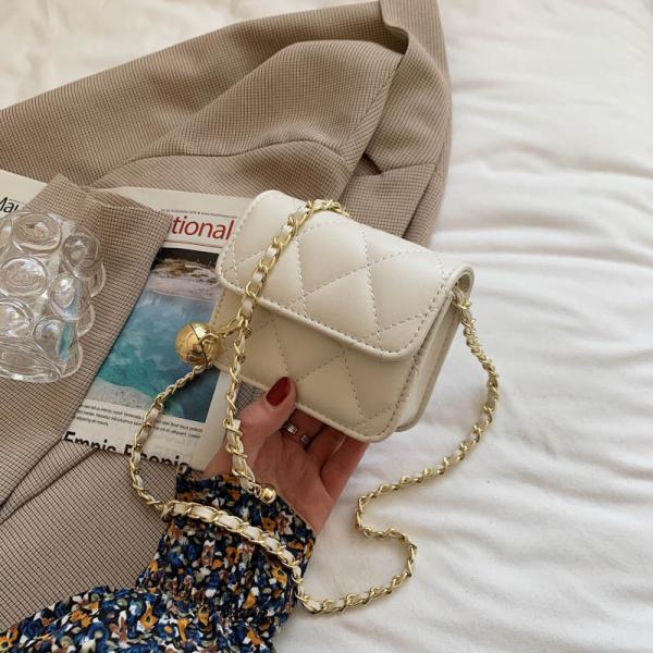 luxurious gold chain lined handbag that suits your taste