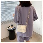 luxurious gold chain lined handbag that suits your taste