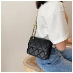 luxurious gold chain lined handbag that suits your taste