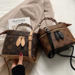 Small handbag with a modern design. Makeup organizer bag. Elegance that can be carried with confidence.