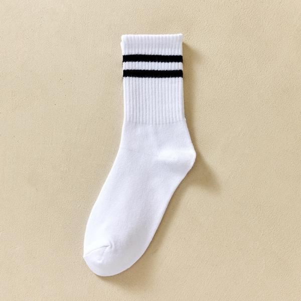 Versatile sports socks: flexibility and style with every step