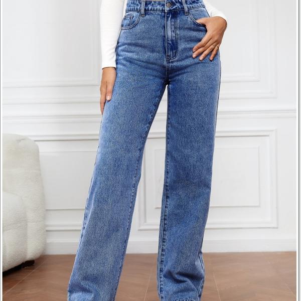 Wide-leg jeans with a modern twist