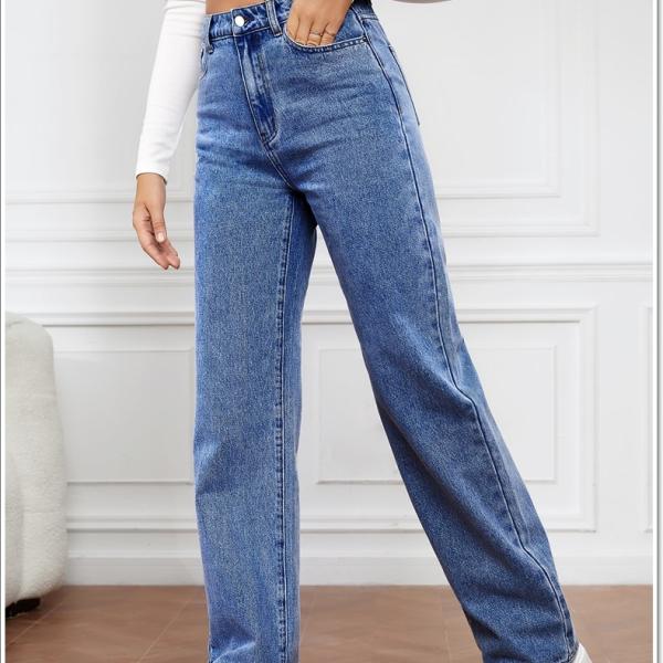 Wide-leg jeans with a modern twist