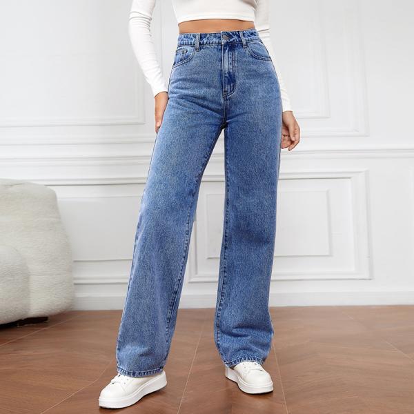Wide-leg jeans with a modern twist