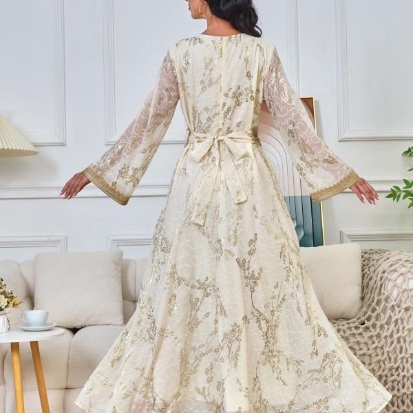 A long, loose, high-tech Moroccan caftan that drapes smoothly over the body, with a V-neckline that accentuates the look.