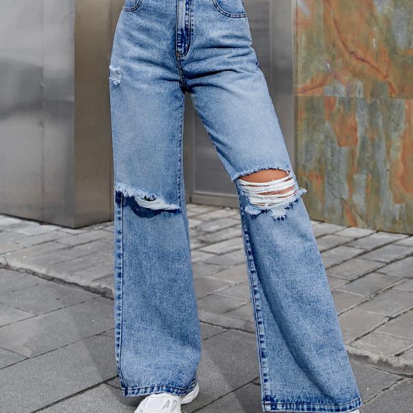 Jeans that embody modern and bold strength. A design that breaks the rules. Elevate your casual elegance.