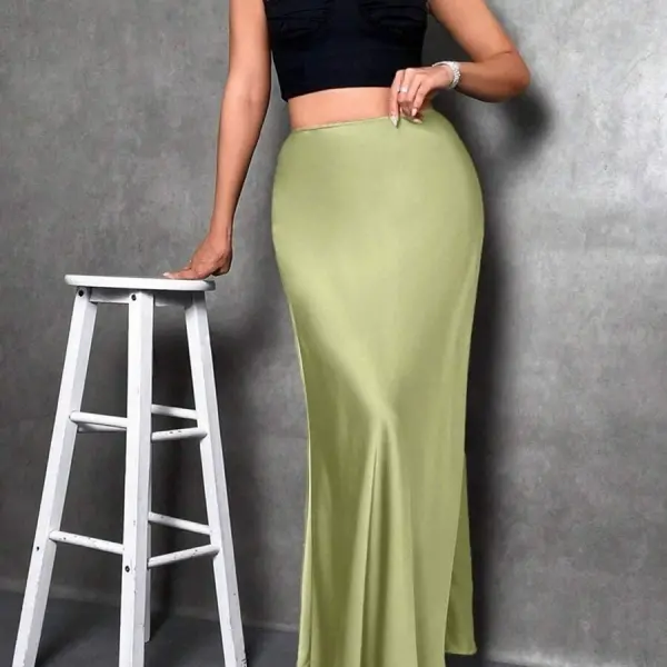 Luxurious satin maxi skirt with a flowy and elegant cut