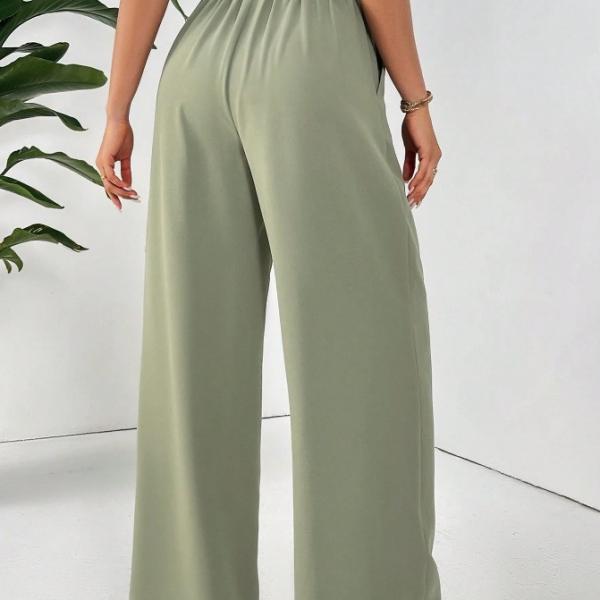 Women's high-waisted, wide-leg lightweight pants are an irresistible elegance.