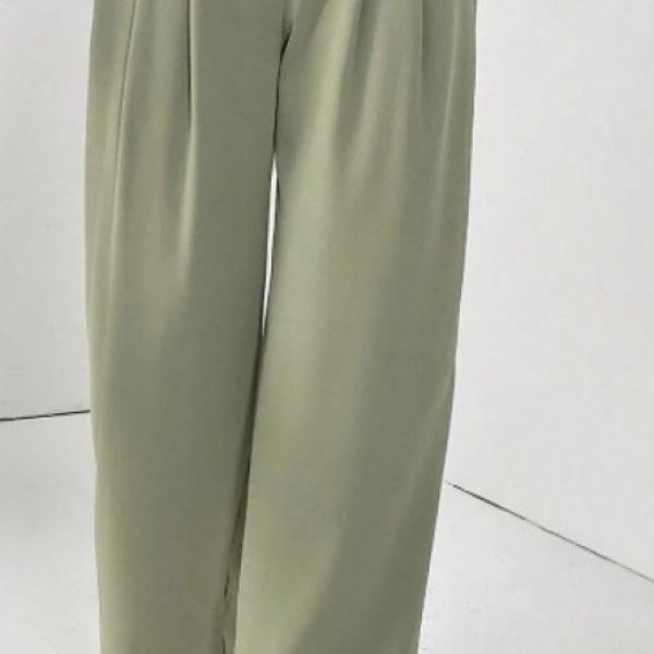 Women's high-waisted, wide-leg lightweight pants are an irresistible elegance.