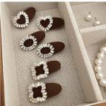 Velvet hair clip embellished with diamond crystals. Elegance that touches the imagination.