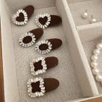 Velvet hair clip embellished with diamond crystals. Elegance that touches the imagination.