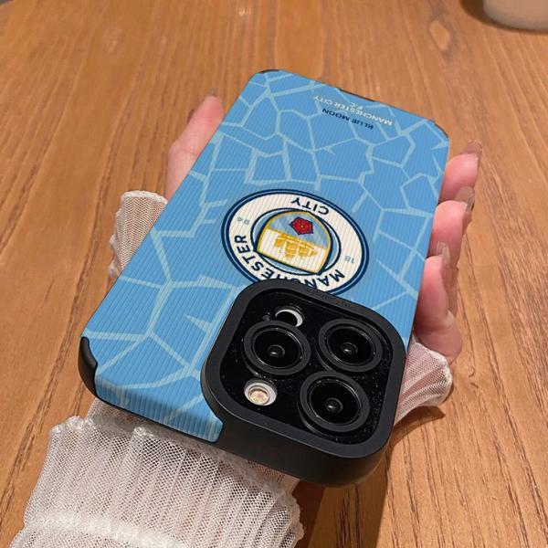 Manchester City Phone Cover: The Elegance of a True Fan Express your loyalty to your favorite club with this unique cover.