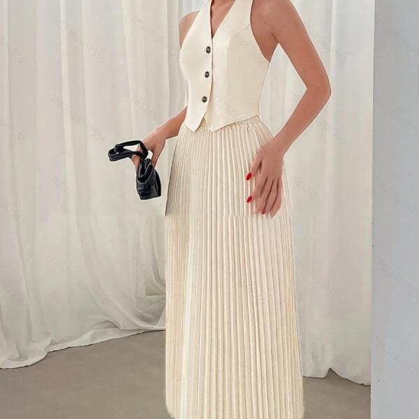 French style dress, an elegant set with a classic touch, a perfect harmony between sophistication and simplicity.