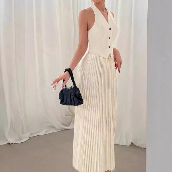 French style dress, an elegant set with a classic touch, a perfect harmony between sophistication and simplicity.