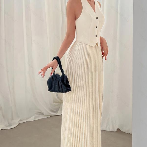 French style dress, an elegant set with a classic touch, a perfect harmony between sophistication and simplicity.