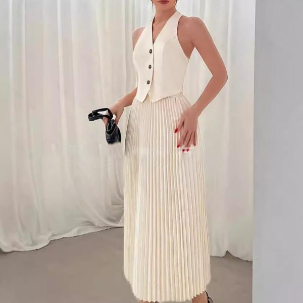 French style dress, an elegant set with a classic touch, a perfect harmony between sophistication and simplicity.