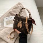 Small handbag with a modern design. Makeup organizer bag. Elegance that can be carried with confidence.