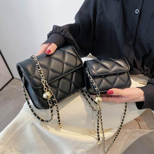 luxurious gold chain lined handbag that suits your taste