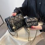 luxurious gold chain lined handbag that suits your taste