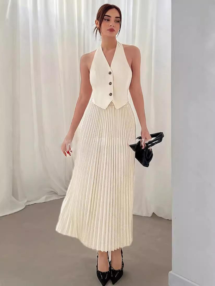 French style dress, an elegant set with a classic touch, a perfect harmony between sophistication and simplicity.