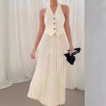 French style dress, an elegant set with a classic touch, a perfect harmony between sophistication and simplicity.