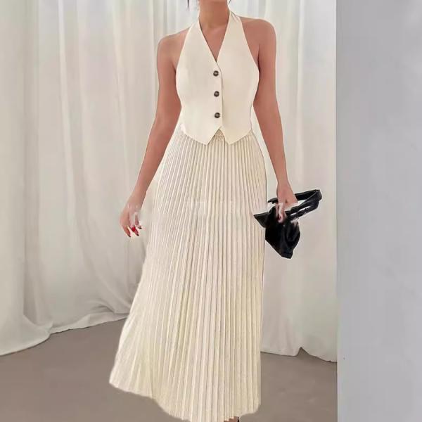 French style dress, an elegant set with a classic touch, a perfect harmony between sophistication and simplicity.