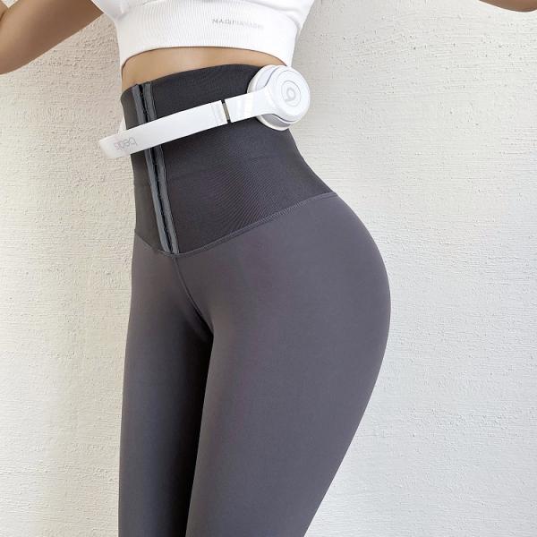 Sports leggings for tightening the waist and instant sculpting are specially designed to shape your body and give you the maximum stability that your exercises require.