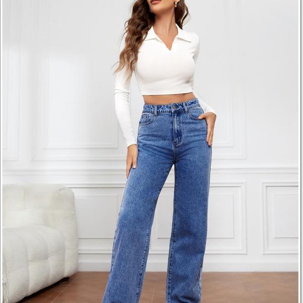 Wide-leg jeans with a modern twist