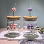 A luxurious glass cup with artistic touches and a wooden lid. Elegance begins with the details, with an elegant and environmentally friendly glass straw.